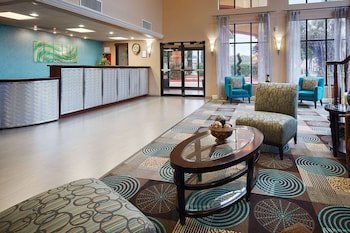 Days Inn & Suites by Wyndham Sam Houston Tollway