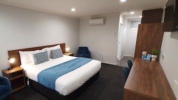 Antonio Mews Motel