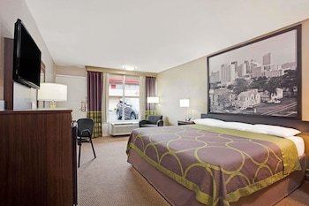 Super 8 by Wyndham Oklahoma/Frontier City