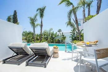 Vanik Suites