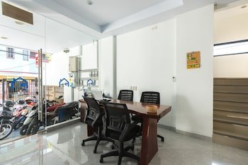 Puri Maju by OYO Rooms