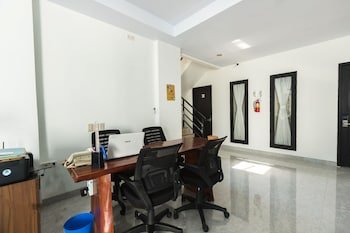 Puri Maju by OYO Rooms