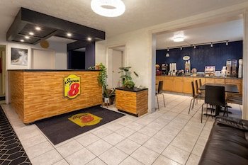 Super 8 by Wyndham Wooster