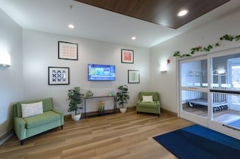 Holiday Inn Express & Suites Jamestown