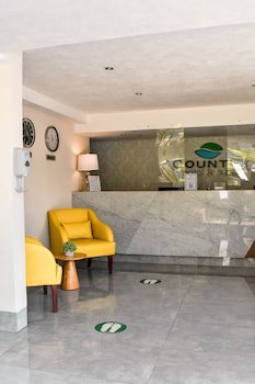 Suites Country Club