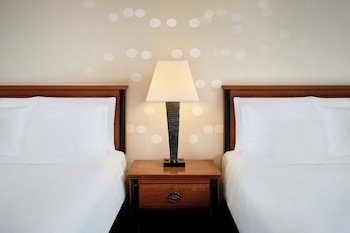 Radisson Hotel & Suites Fallsview
