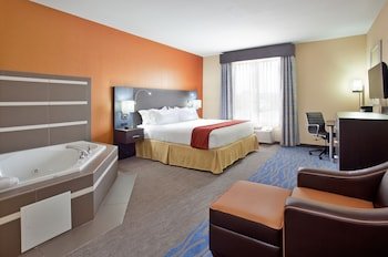 Holiday Inn Express & Suites St Louis Airport