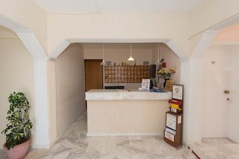 Leonidas Hotel & Studios