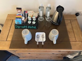 Parrett Hotel