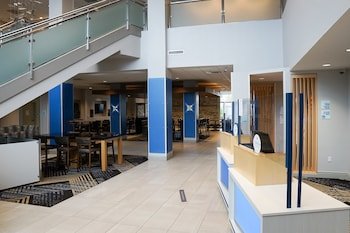 Holiday Inn Express & Suites Denver - Aurora Medical Campus
