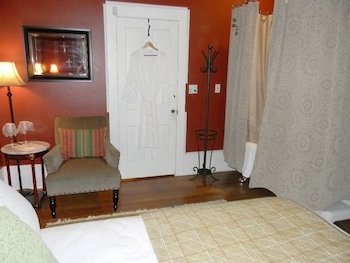 Vara Guest House Bed And Breakfast