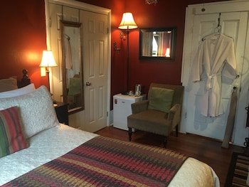 Vara Guest House Bed And Breakfast