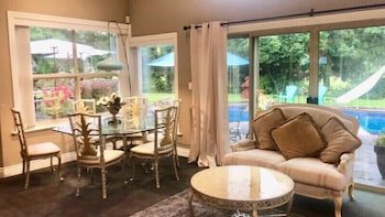 Cedar Manor Bed & Breakfast