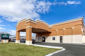 Quality Inn & Suites near Downtown Mesa