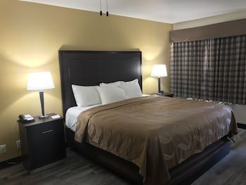 Quality Inn & Suites near Downtown Mesa