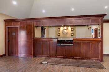 Comfort Inn & Suites Cincinnati Eastgate