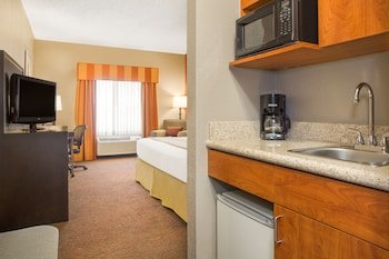 Holiday Inn Express & Suites Muncie