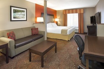 Holiday Inn Express & Suites Muncie