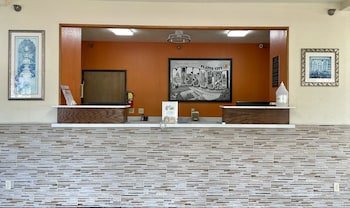 Super 8 by Wyndham Platte City/KCI Airport North