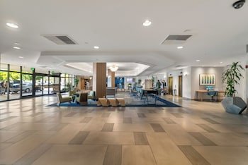 DoubleTree by Hilton Hotel Carson