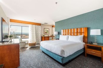 DoubleTree by Hilton Hotel Carson