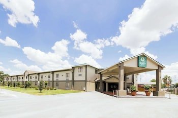 Quality Suites Houston Hobby Airport