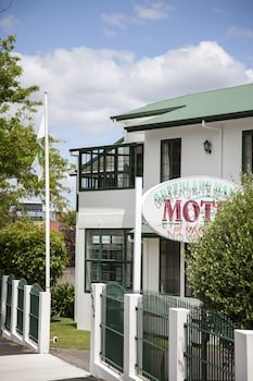 Greenlane Manor Motel