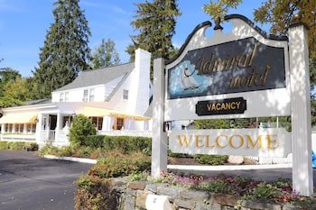 Admiral Motel
