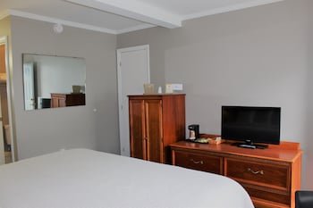 Admiral Motel