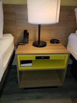 Days Inn & Suites by Wyndham Clovis