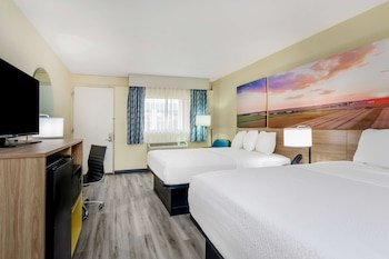 Days Inn & Suites by Wyndham Clovis