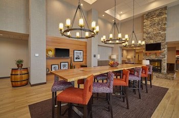 Hampton Inn & Suites Roseburg