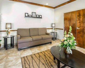 Sleep Inn & Suites Gonzales