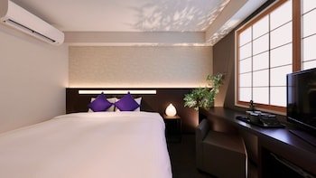 Marutamachi Crystal Hotel