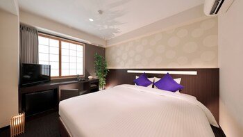 Marutamachi Crystal Hotel