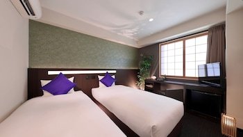 Marutamachi Crystal Hotel