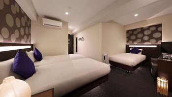 Marutamachi Crystal Hotel