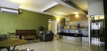 Quoalla Hotel Makati