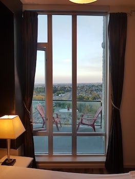 Executive Suites by Roseman Alura