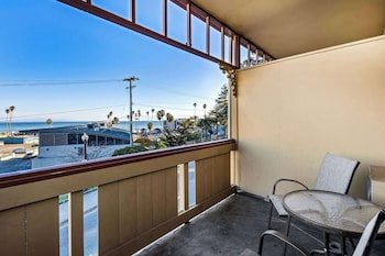 Howard Johnson by Wyndham Santa Cruz Beach Boardwalk