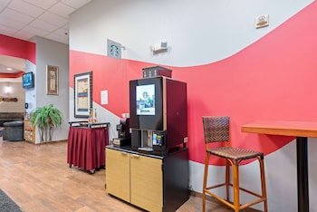 Ramada by Wyndham Sioux Falls Airport-Waterpark & Event Ctr
