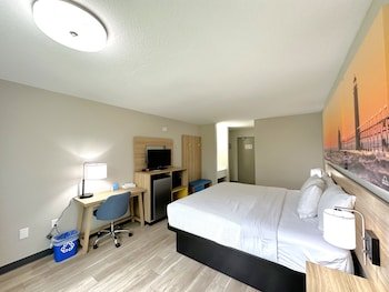 Days Inn by Wyndham Holland