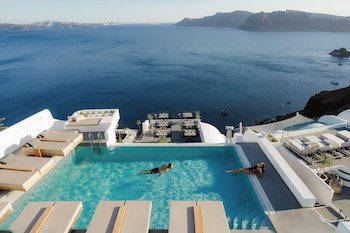 La Perla Villas & Suites