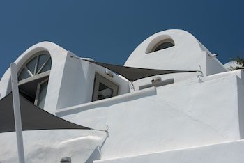 La Perla Villas & Suites