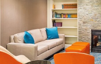 Holiday Inn Express Hotel & Suites