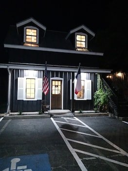 The Lodge Above Town Creek