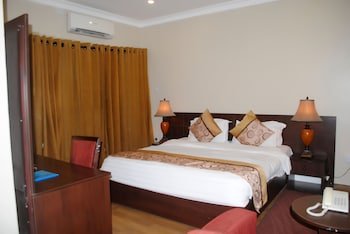 Grand Inn & Suites