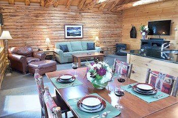 The Lodges at Cresthaven