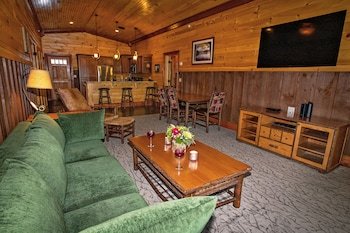 The Lodges at Cresthaven