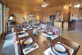 The Lodges at Cresthaven